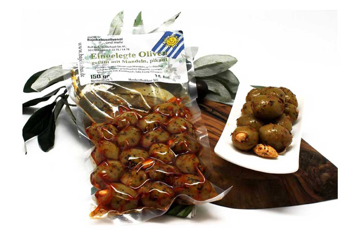 Eingelegte Oliven mit Mandeln